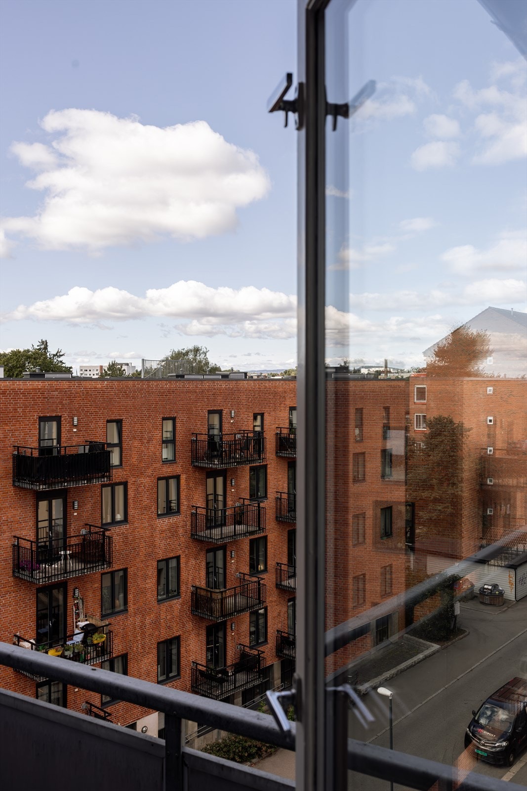 Rett utenfor soveromsvinduet er det en brannbalkong. Galleribilde