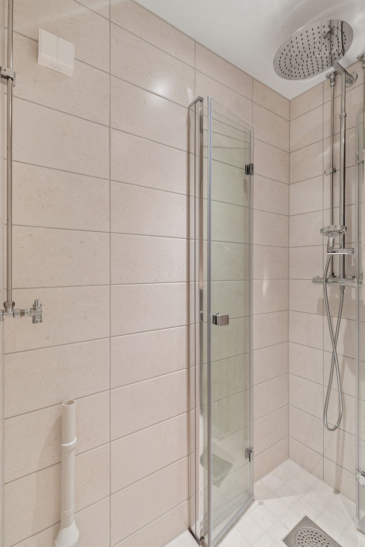 Det er opplegg for vaskemaskin. I tillegg har borettslaget fellesvaskeri. Galleribilde