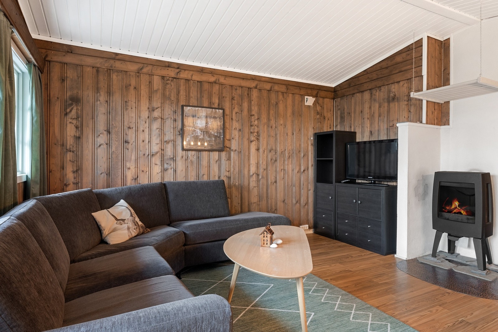 Strøm og vedfyring sørges for hygge og komfort året rundt Galleribilde