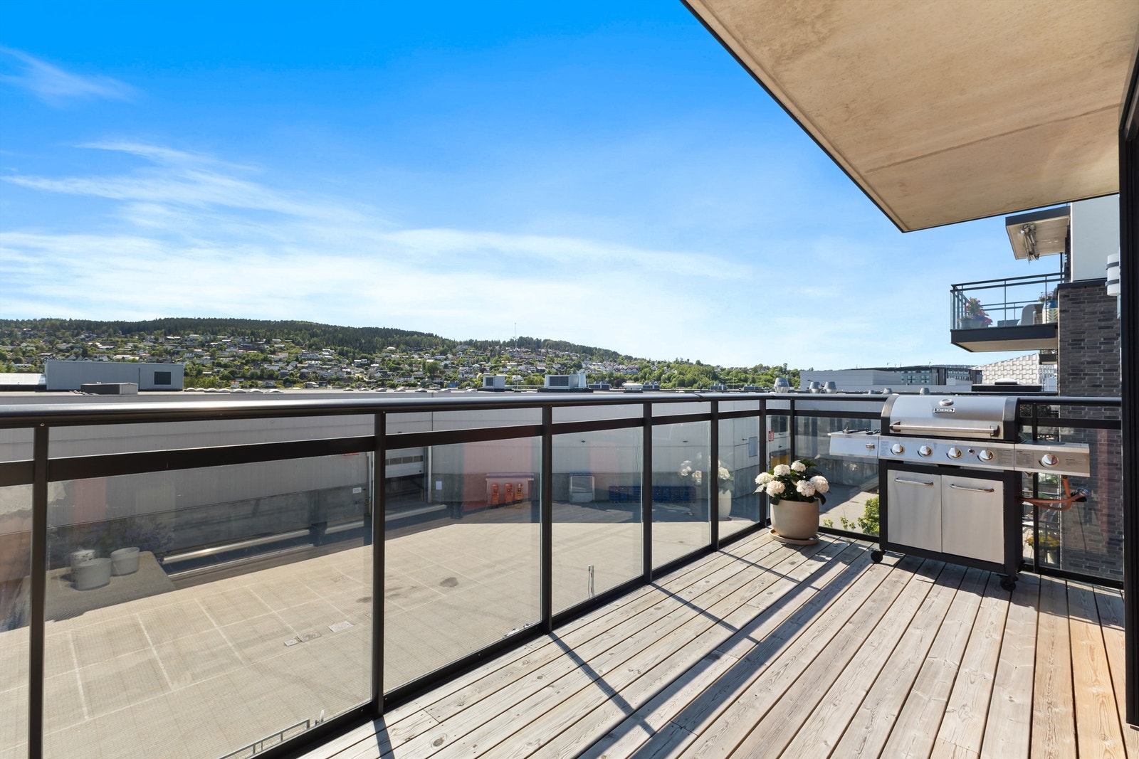 Sol store deler av dagen Galleribilde