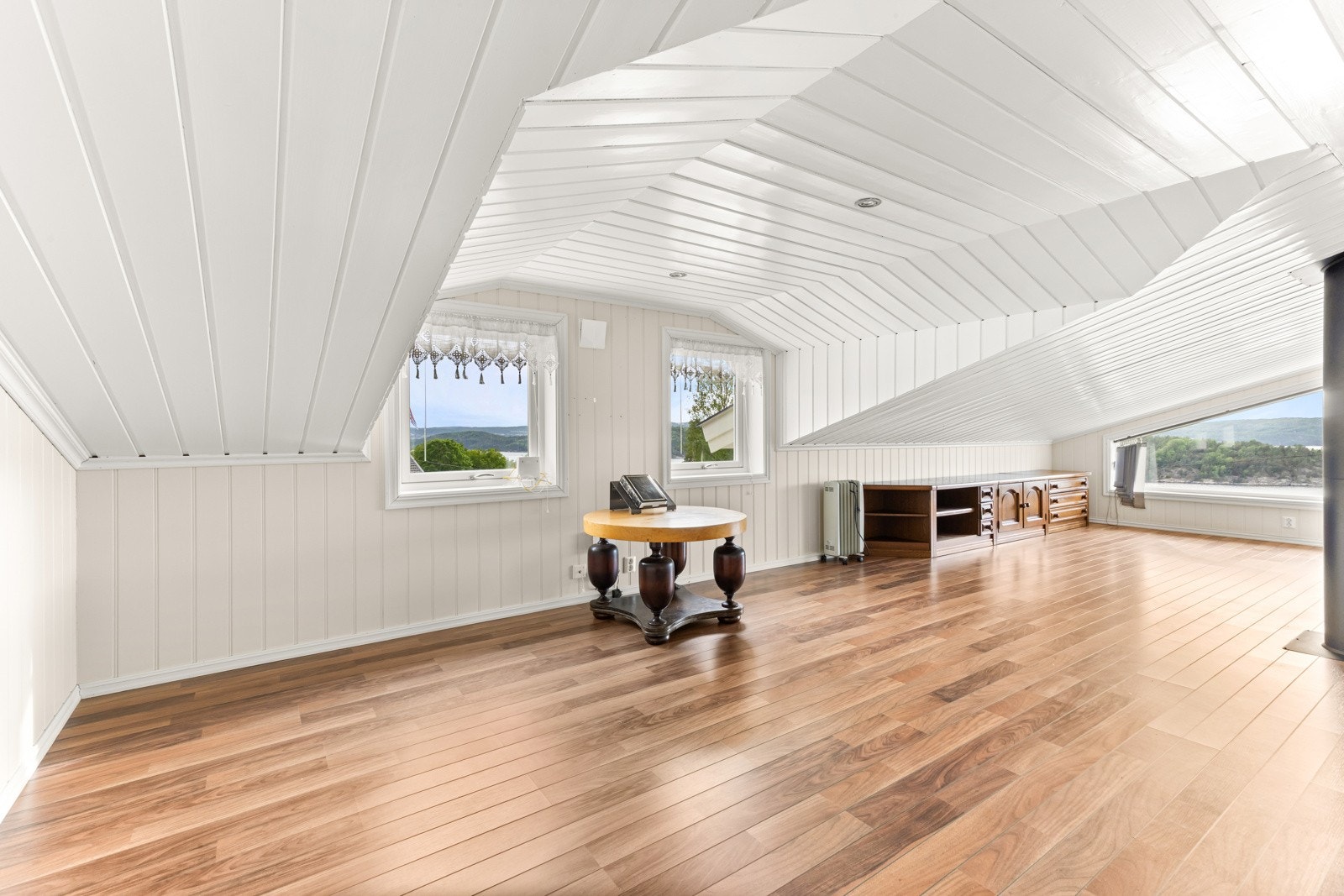 Del av stuen mot sør, tidligere tiltenkt som kontor/soverom. (må omsøkes, for nye eiers risiko og regning) Galleribilde