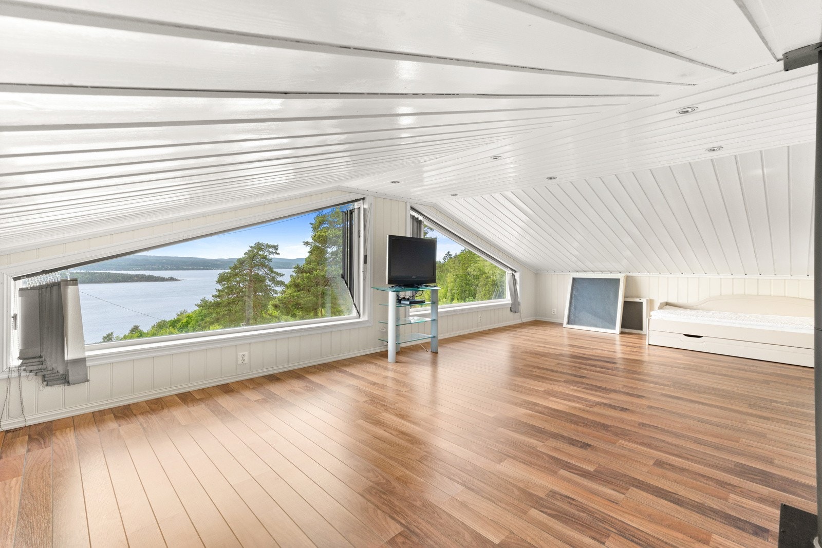 Den samme nydelige fjordutsikten kan nytes herfra. Galleribilde
