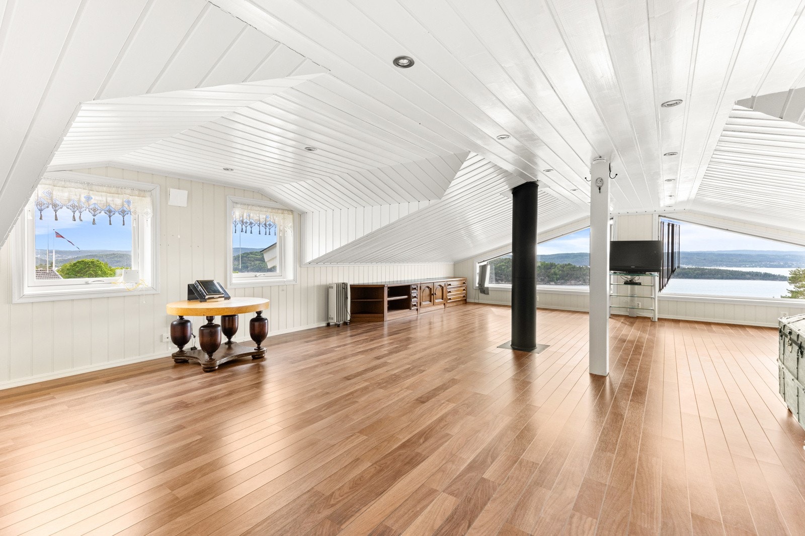 En særdeles romslig loftstue! Galleribilde