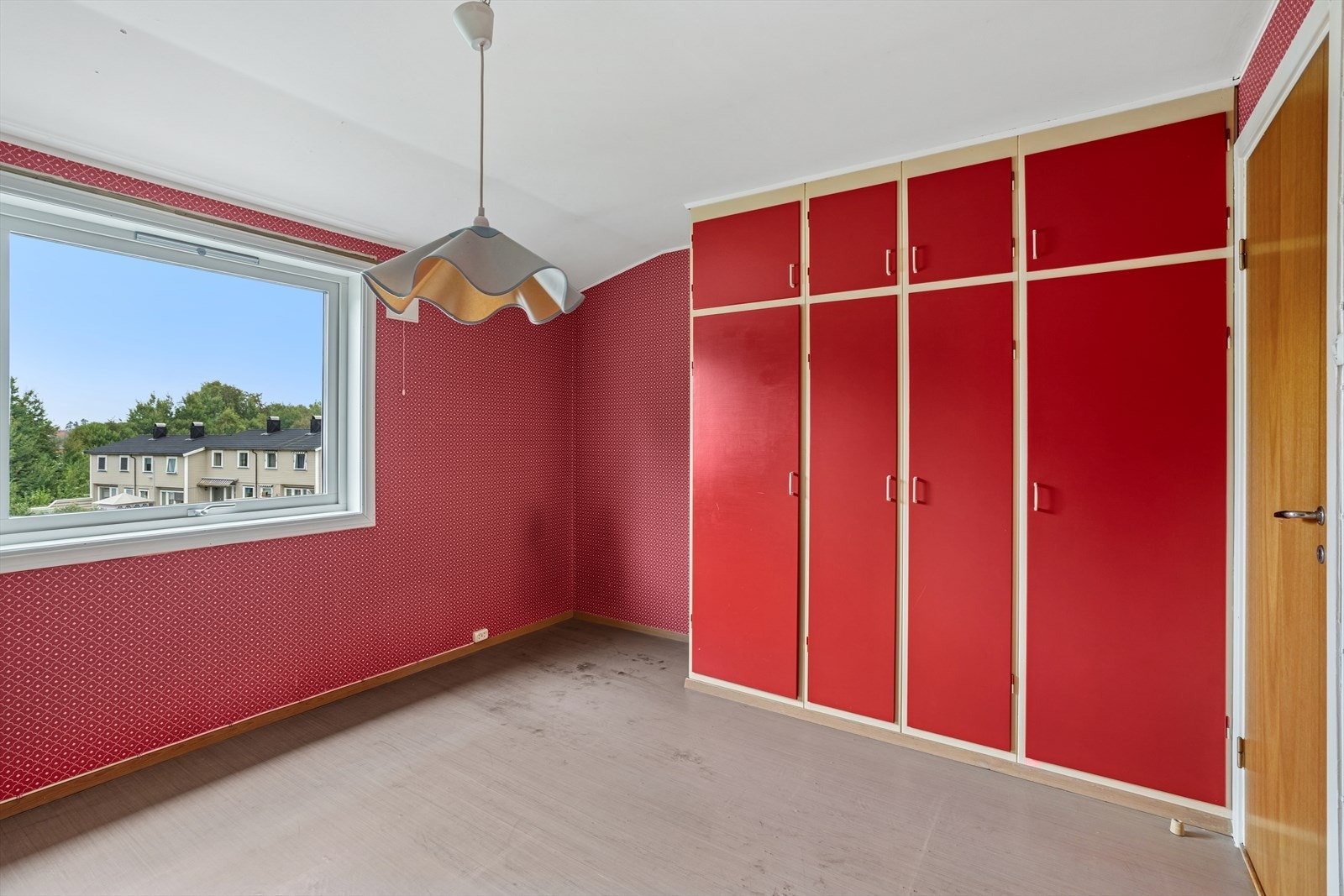 I 2.etasje er det tre gode soverom. Perfekt for barnefamilien Galleribilde