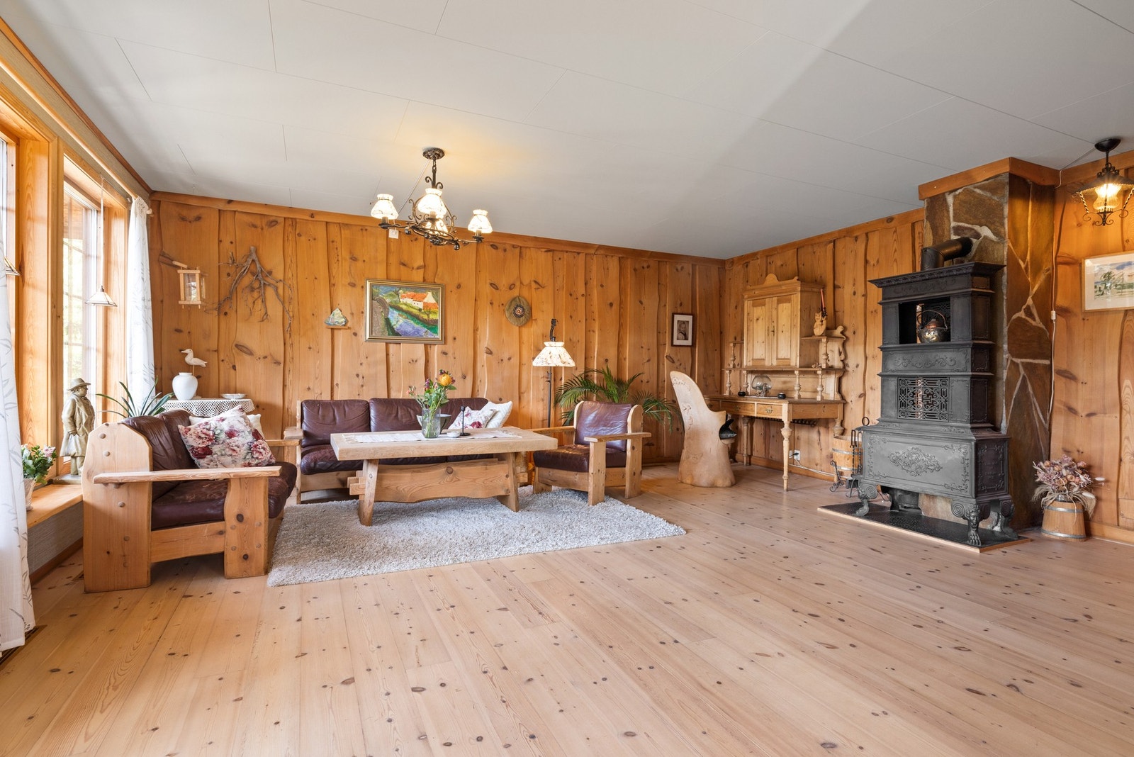 En svært spennende enebolig over tre plan med innholdsrik og familievennlig planløsning. Galleribilde