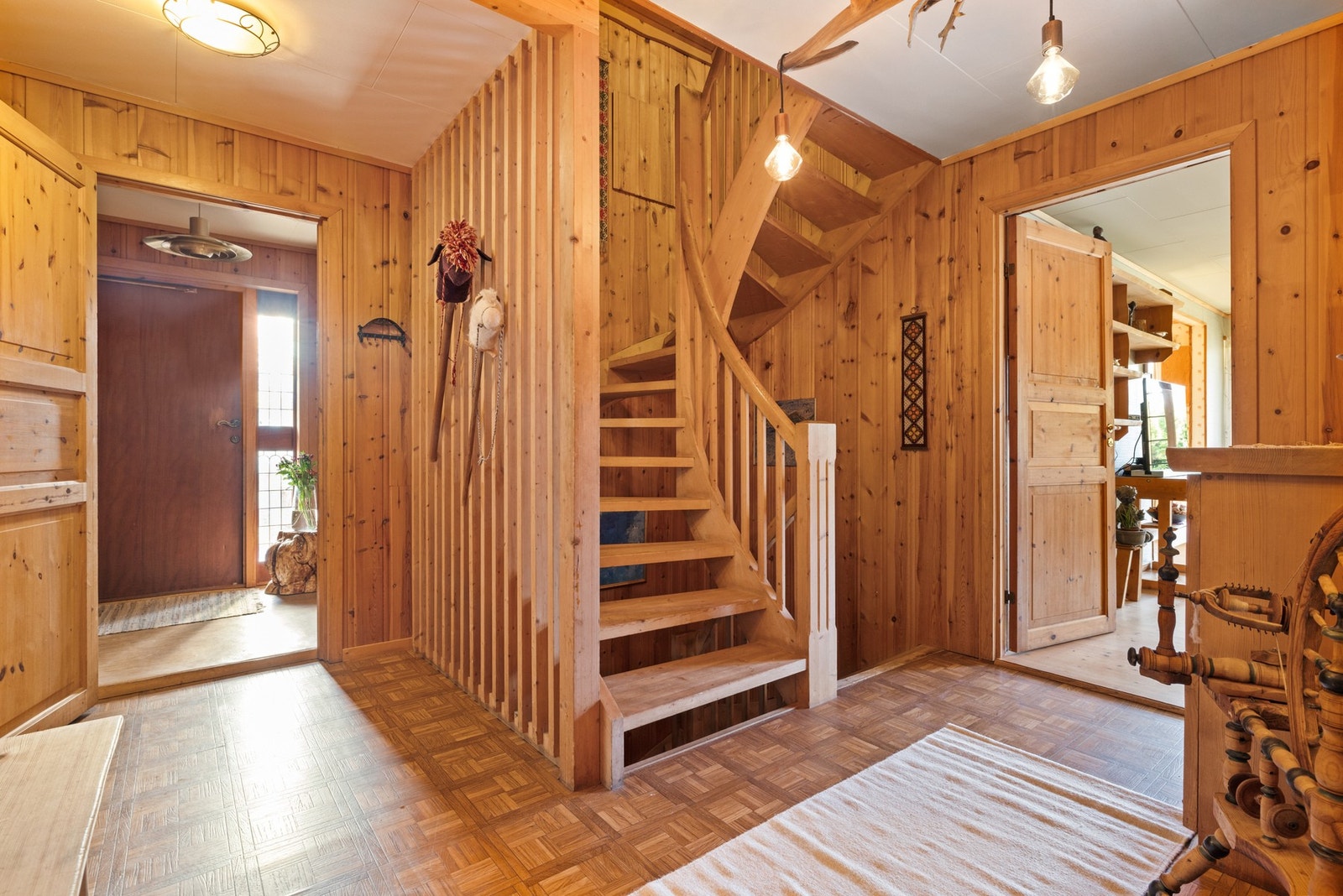 Entré og gang med tilhørende garderobeskap Galleribilde