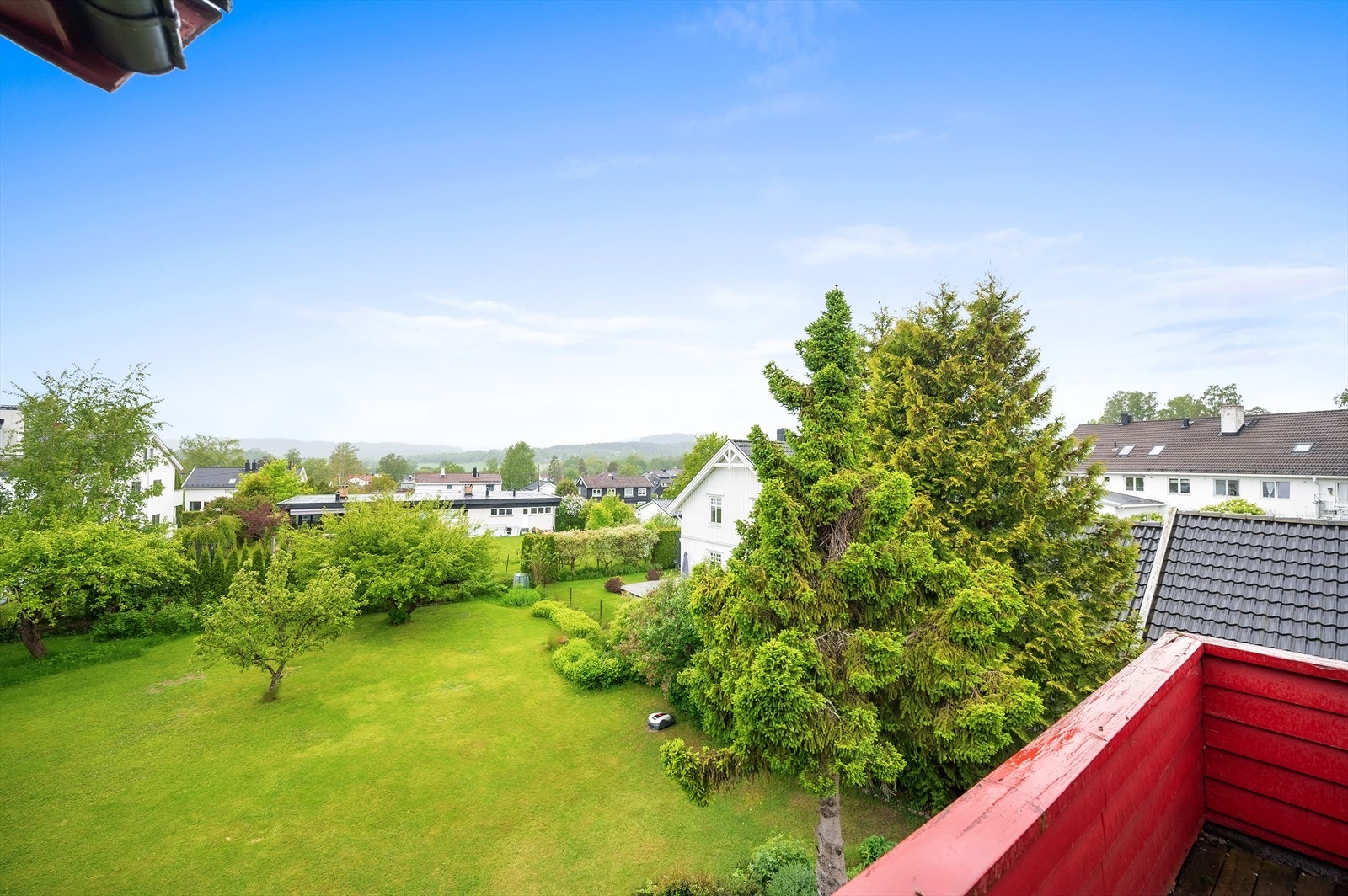 Fra balkongen har du en flott utsikt over nabolaget Galleribilde