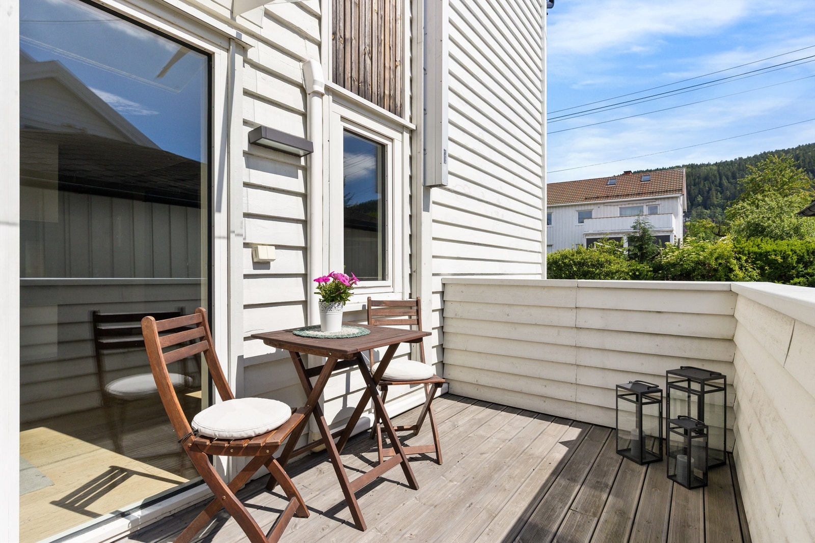 Boligen byr på flere uteplasser Galleribilde