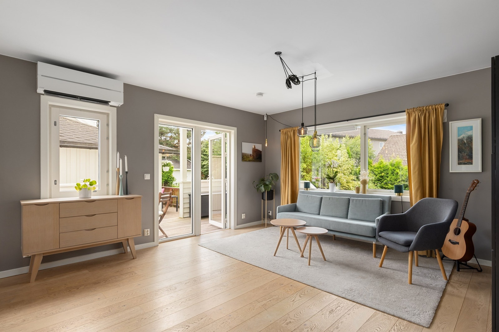 Boligen holder en generelt god og moderne standard, med delikate fargevalg og tidsaktuelle materialvalg Galleribilde