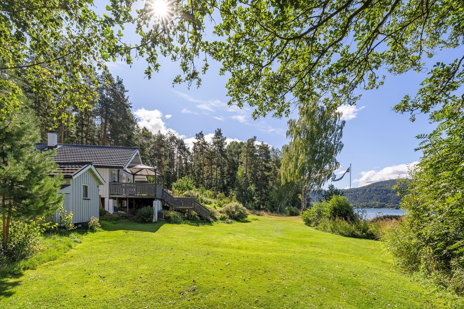 Hagen har godt boltreplass for hele familien. Her vill alle i familien trives, både to- og firbente. Galleribilde