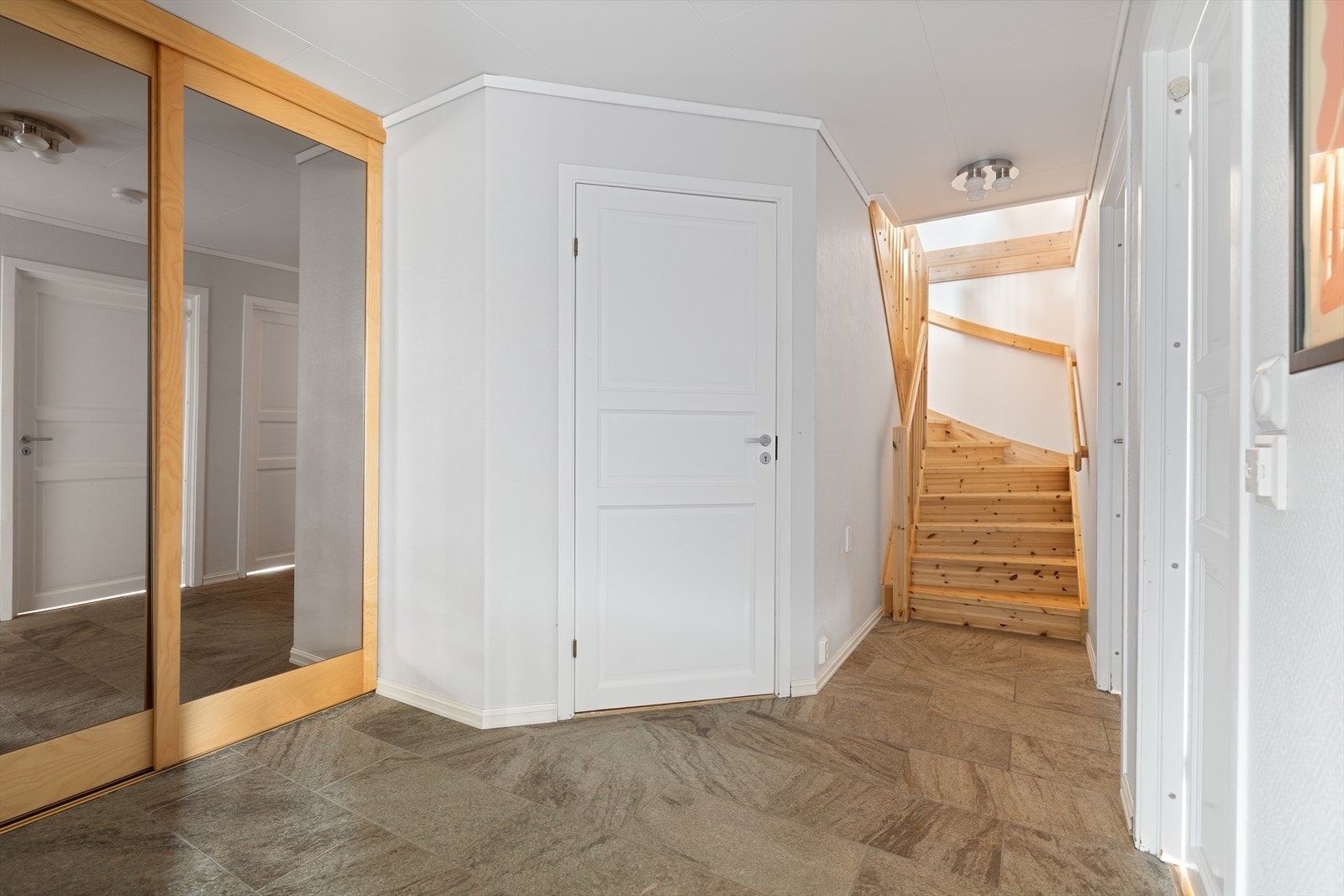 Gang i underetasje Galleribilde