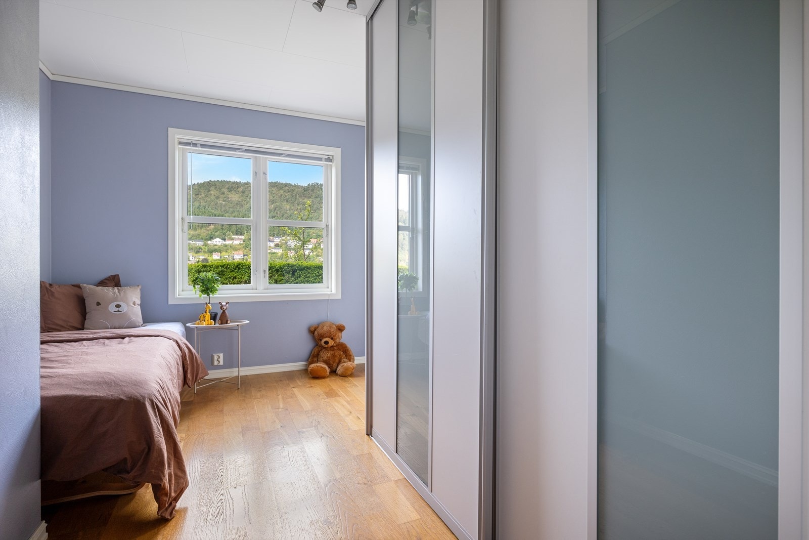 Alle soverommene er av god størrelse med fint naturlig lysinnslipp Galleribilde