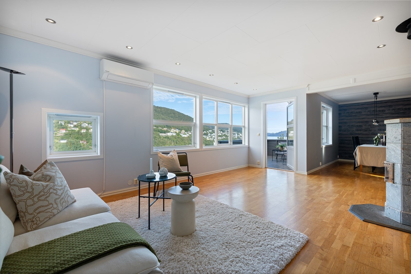 Presentasjon av Kjelånæ 13C av Morten Haugervåg ved Eiendomsmegler Norge avd. Arna Galleribilde