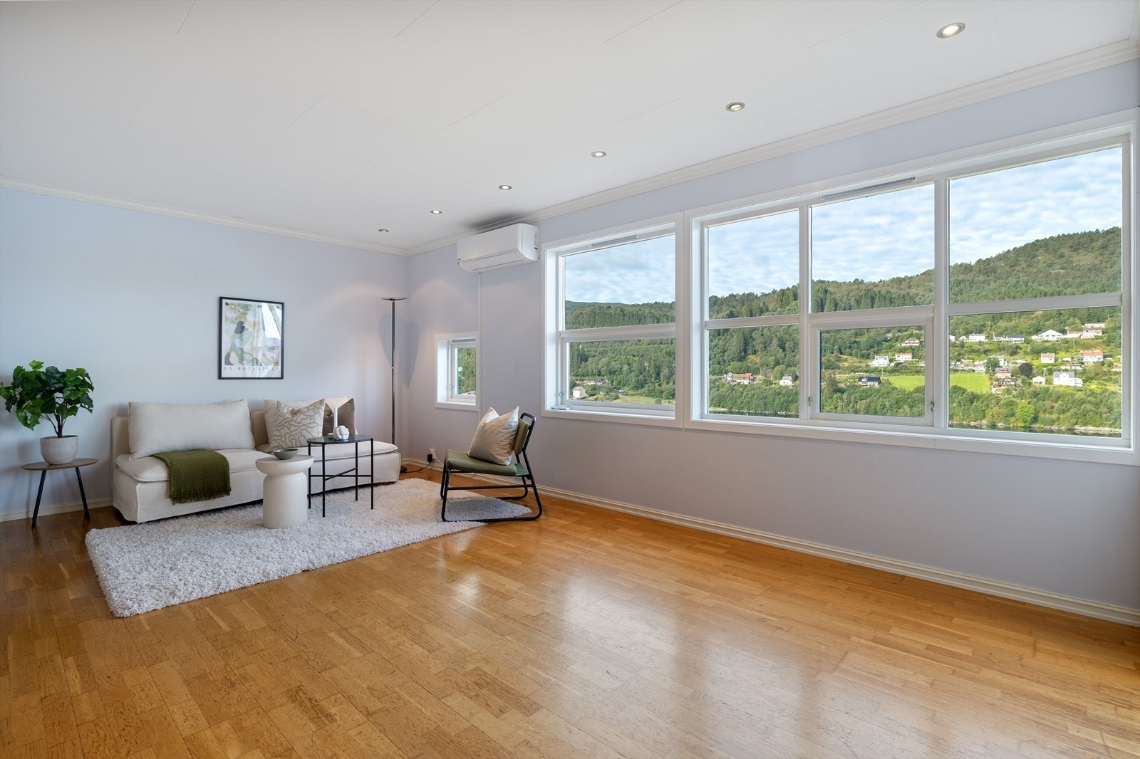 Store vindusflater og fantastisk utsikt Galleribilde