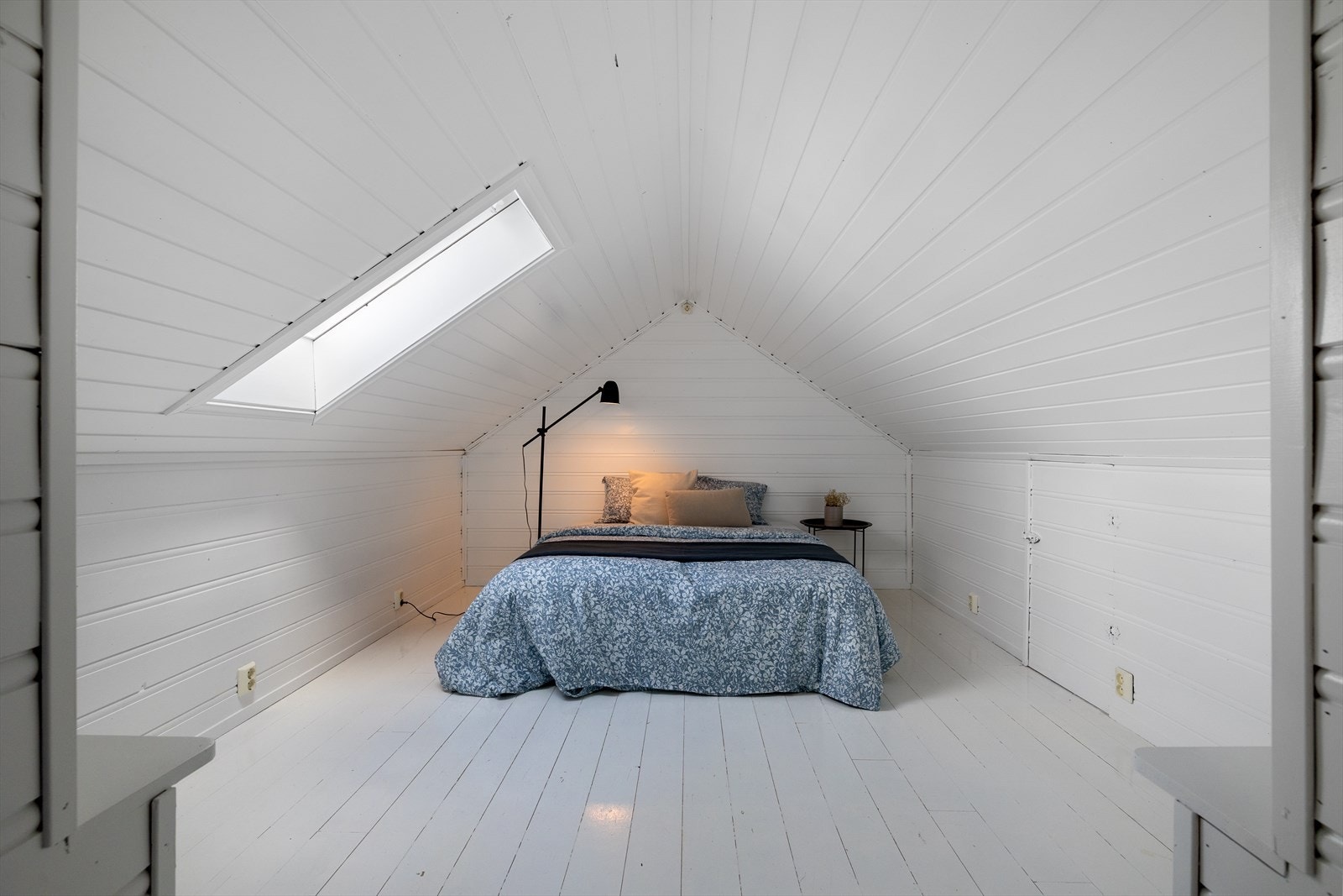 Rommet er benyttet som soverom men er ikke målbart grunnet takhøyde. Altså soverom er ikke godkjent Galleribilde