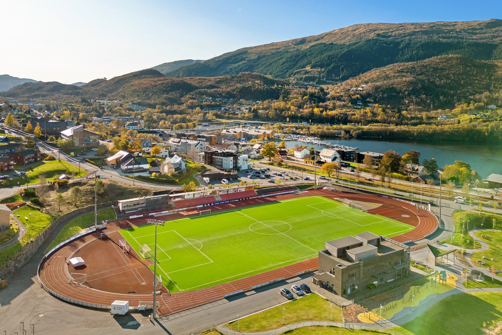 Kort vei til det nye sentralidrettsanlegget og Kiwi / Rema 1000 Galleribilde