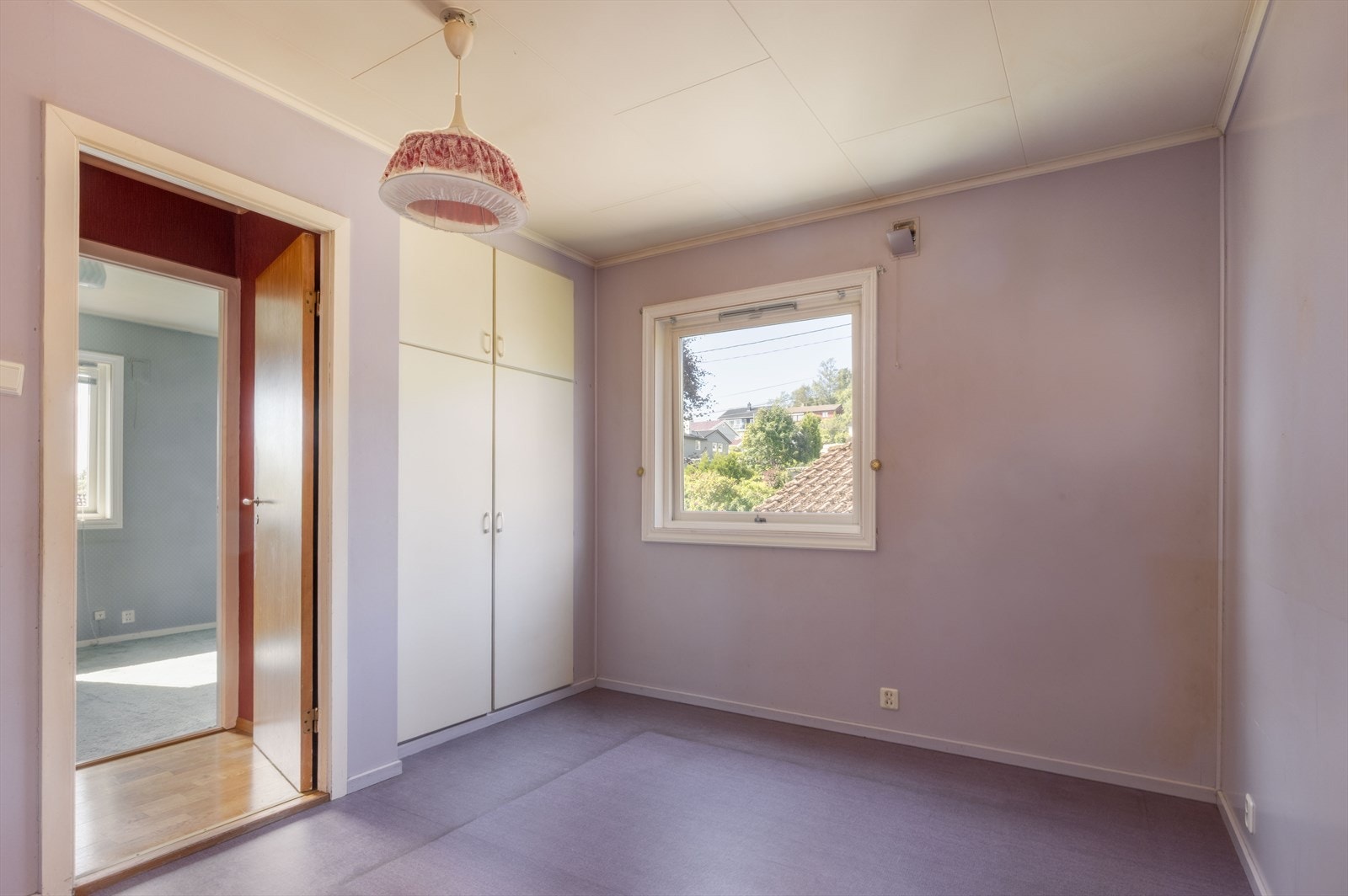 Hovedsoverommet finner du i enden av gangen og har innebygd skap. Galleribilde