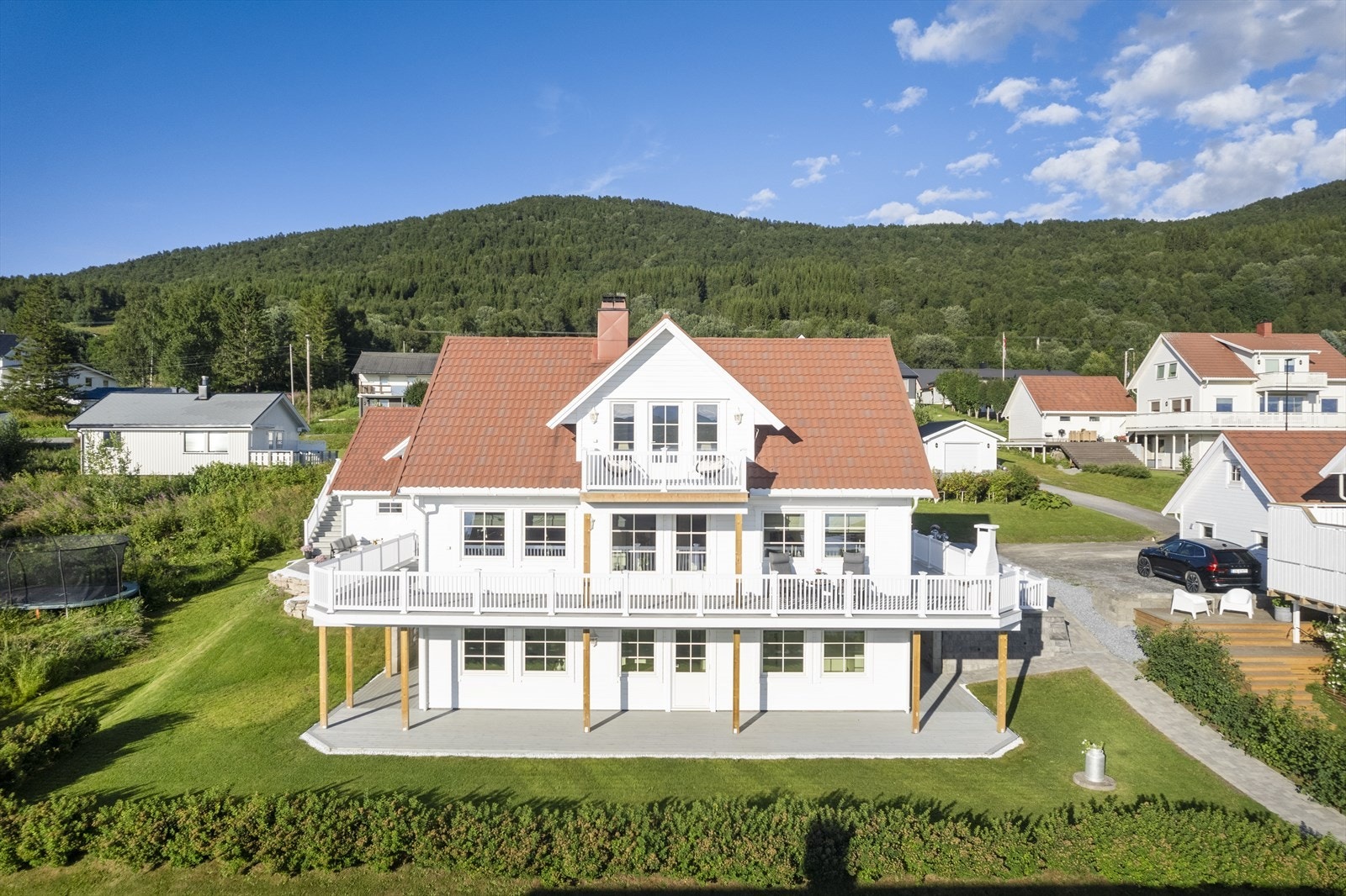 Underetasje med egen utleiedel - fleksibelt og inntektsgivende. Galleribilde