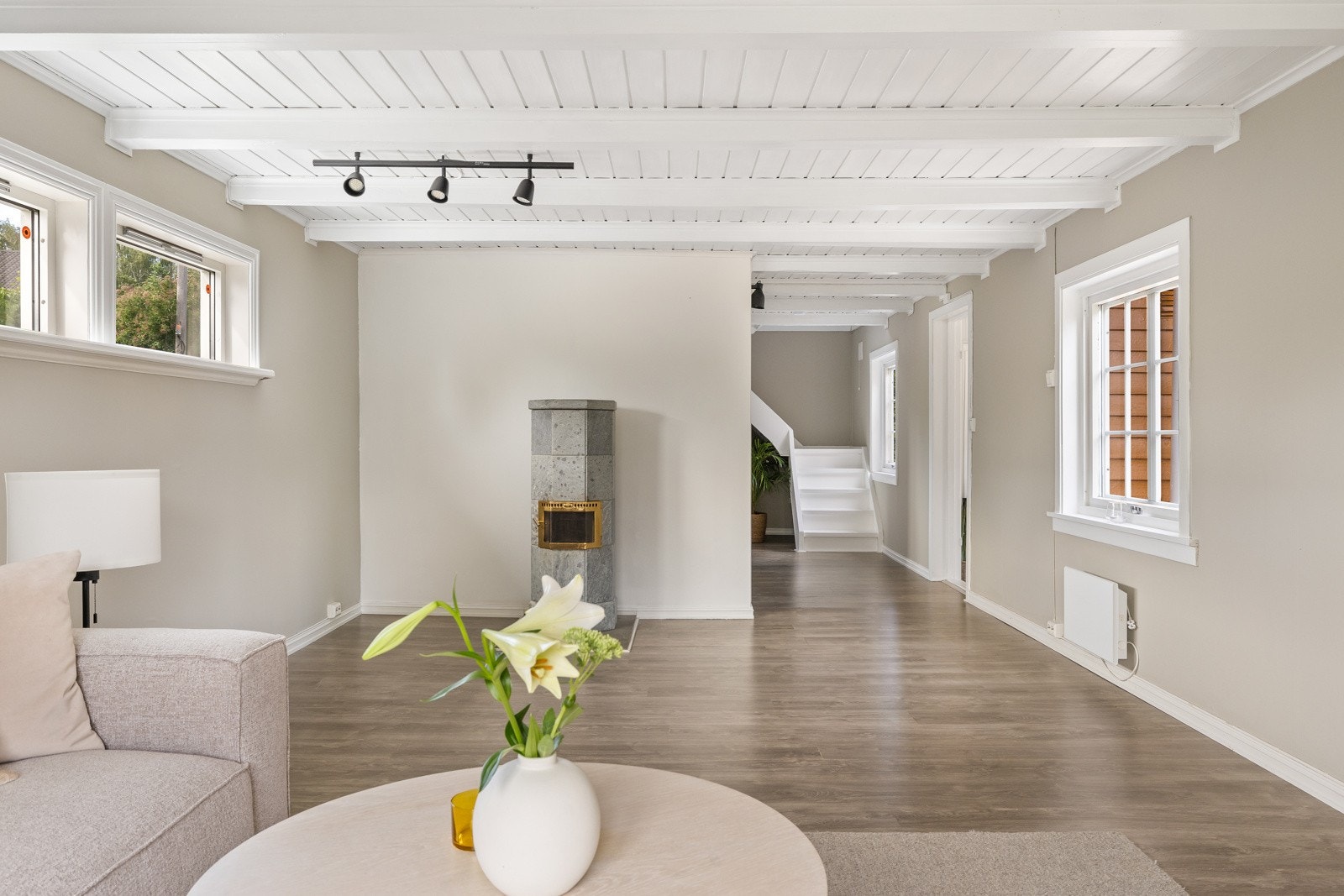 Huset er opprinnelig fra 1930, ombygget i 1972, samt overflatebehandlet de senere årene. Galleribilde