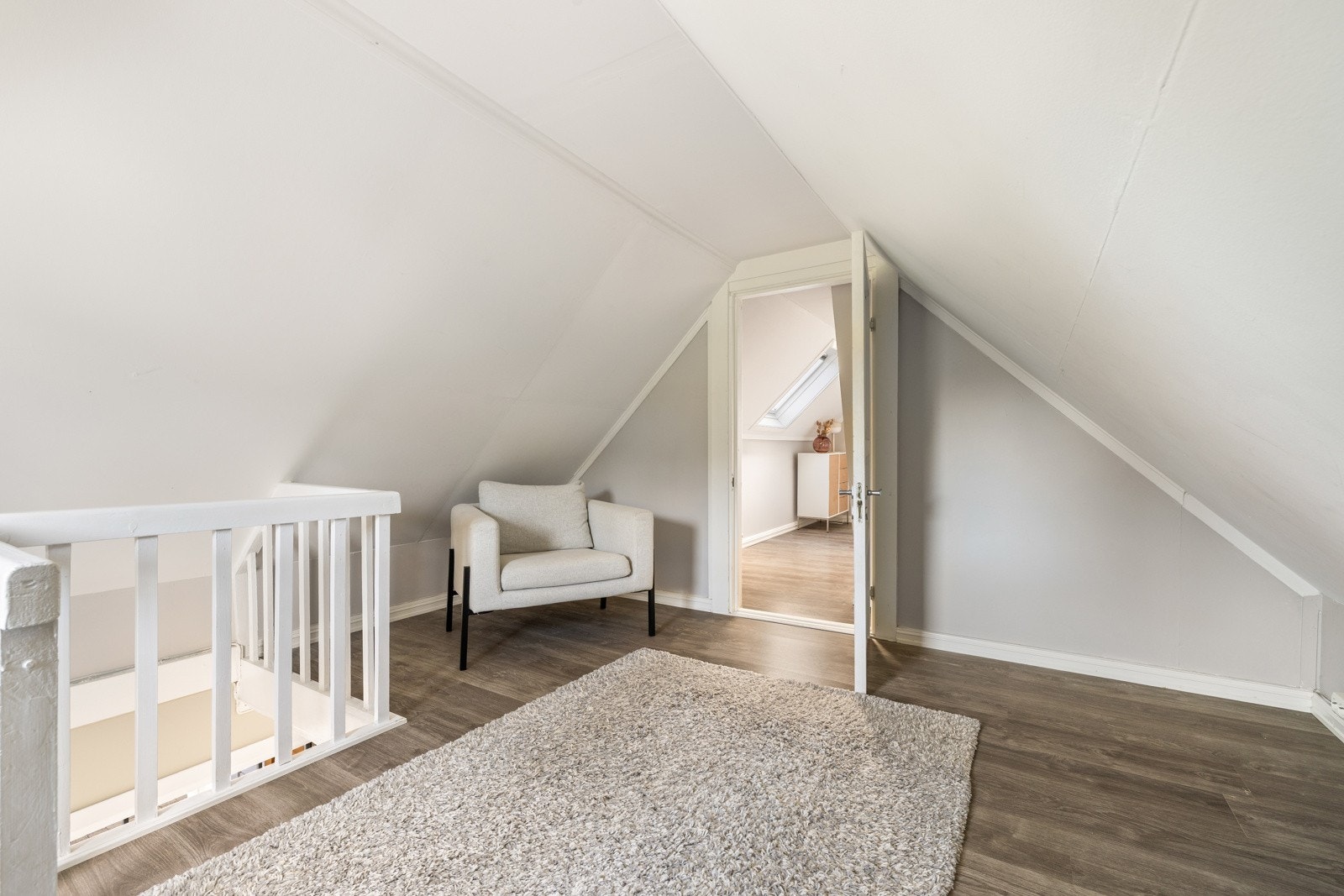 På loftet er det tre gode rom til disposisjon. Galleribilde