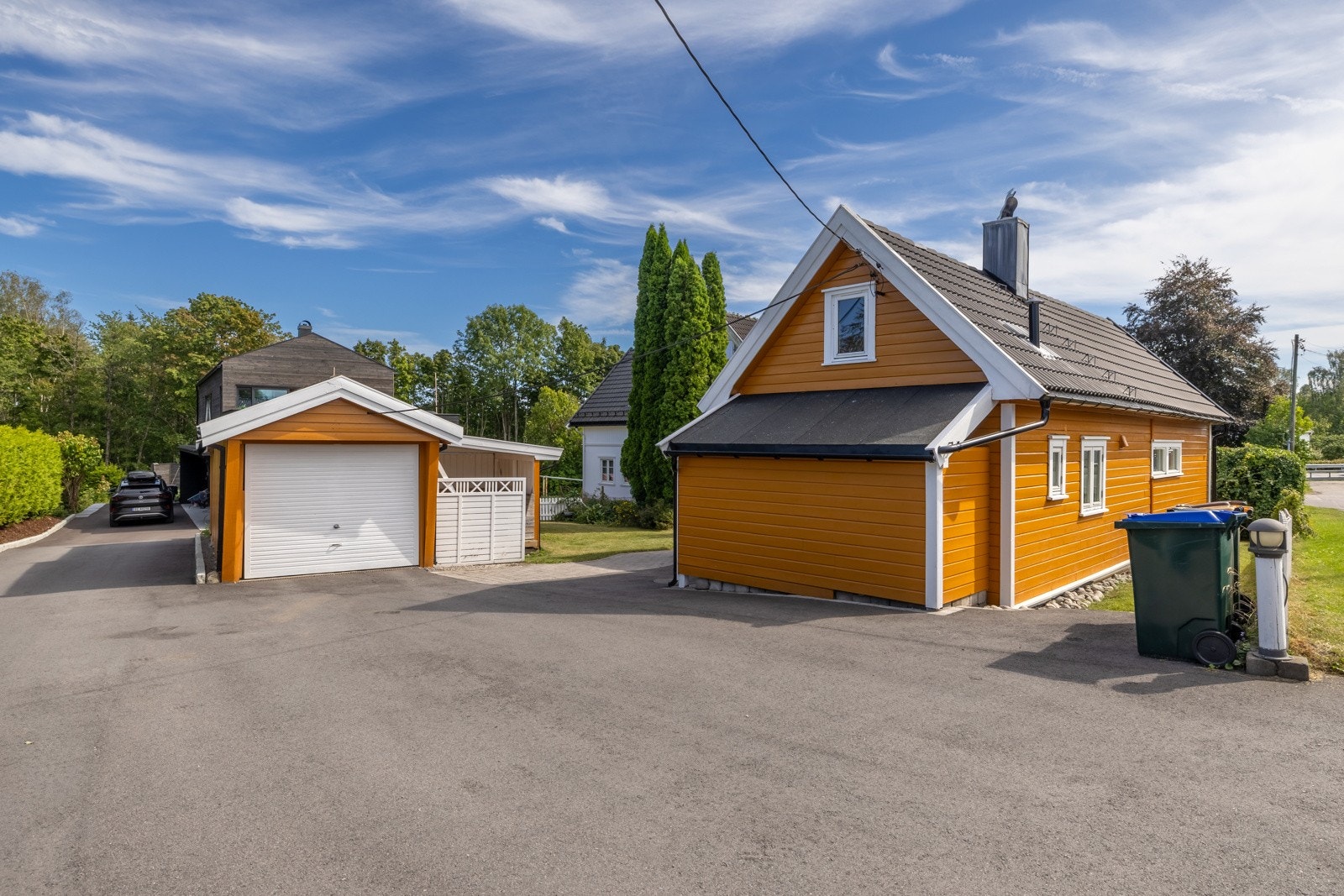 Koselig enebolig på Brekke med tiltalende utearealer og garasje. Galleribilde