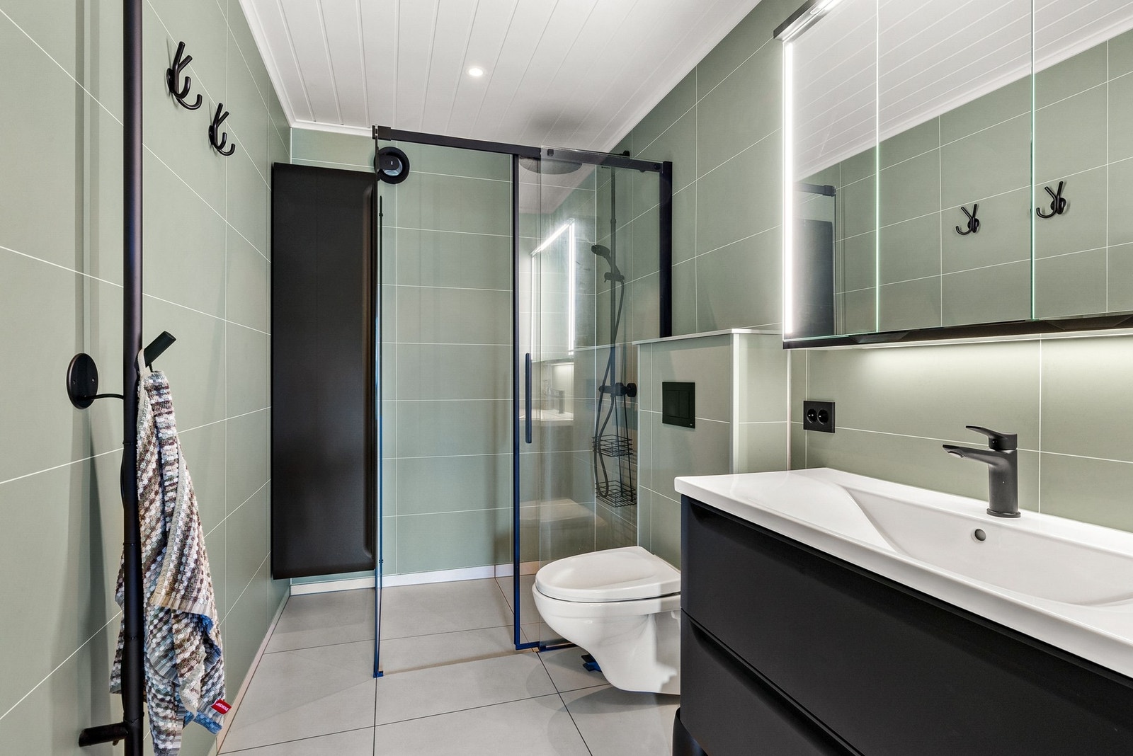 Stilrent og flott bad, renovert i 2022 Galleribilde