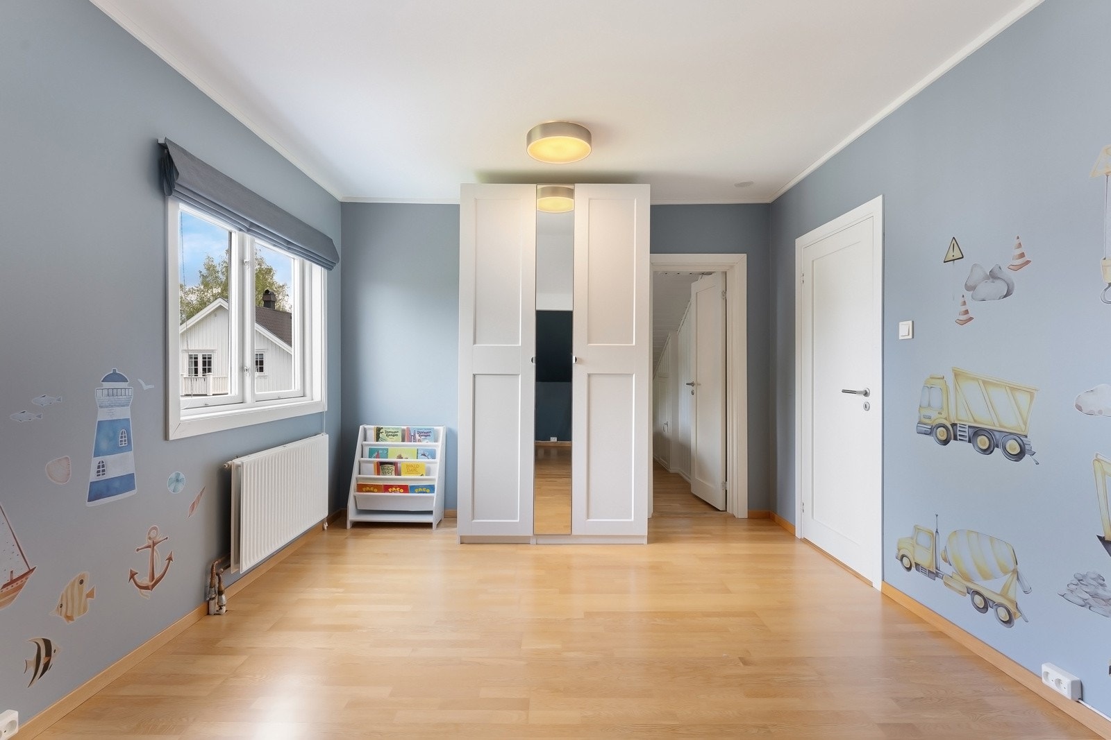 Stor soverom 3 med mange muligheter - Videre inngang til soverom 4 Galleribilde