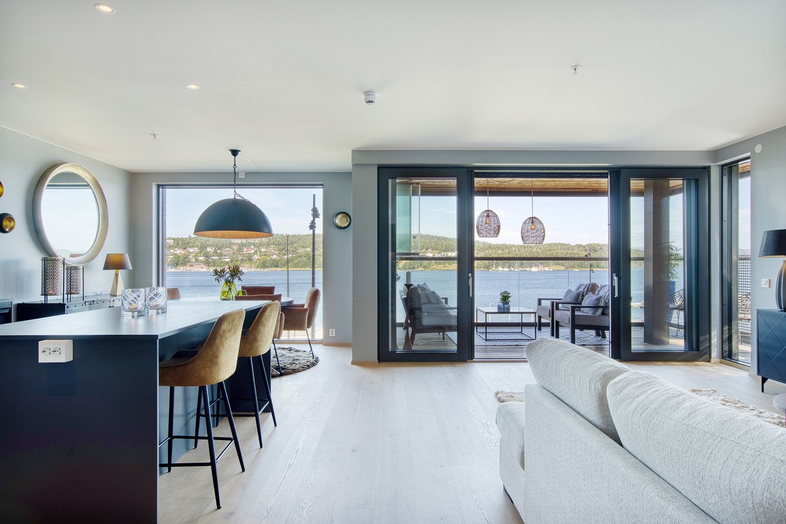 Leiligheten er oppført i 2022 og holder en høy standard, både med tanke på alder og konstruksjon. Galleribilde