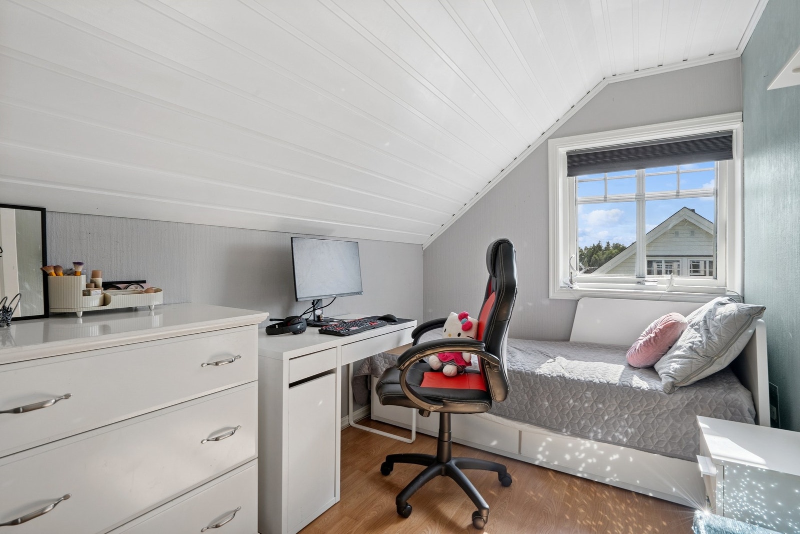 Samlet sett gir soverommene stor valgfrihet og gjør det enkelt å tilpasse hjemmet til ulike livsfaser og familiesituasjoner. Galleribilde