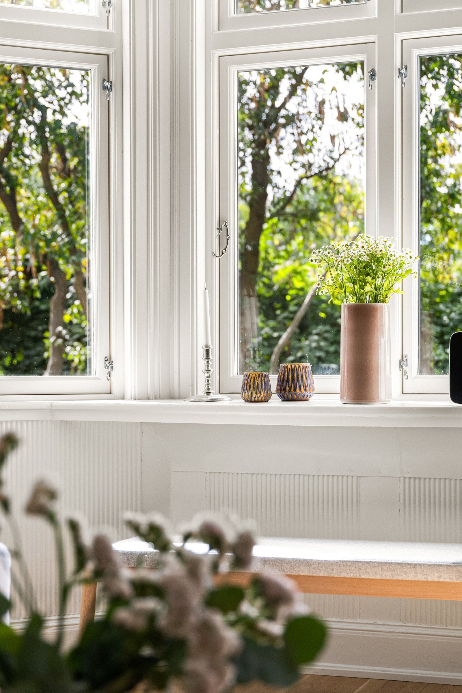 Dype vinduskarmer. Galleribilde