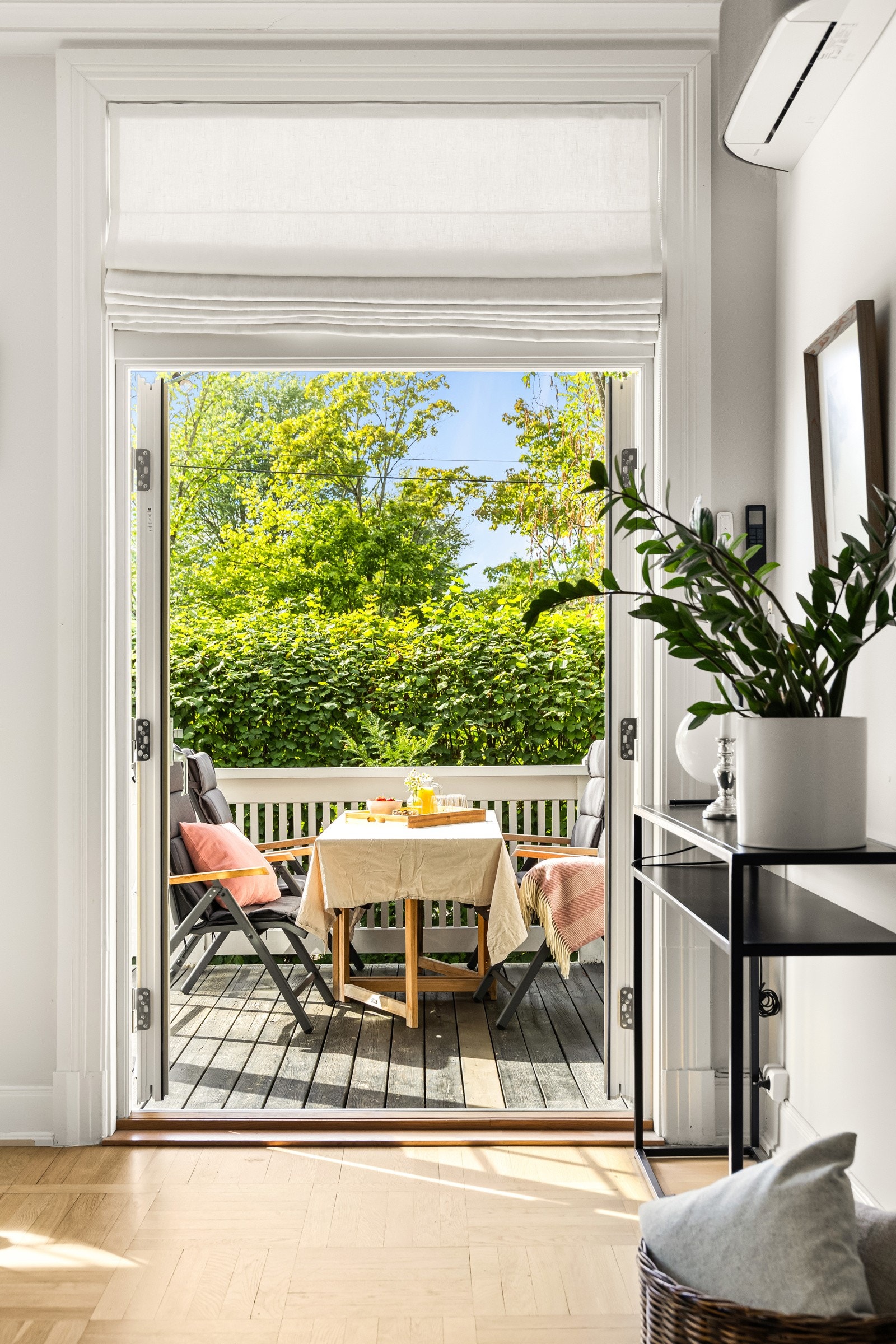 Terrassedør og vinduer i leiligheten er fra 2021. Galleribilde