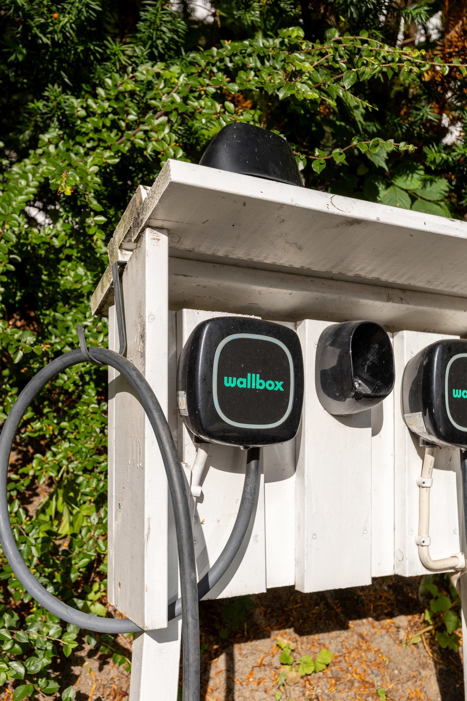 Det er installert elbillader (Wallbox) med enkel tilkobling ved eiendommen. Galleribilde