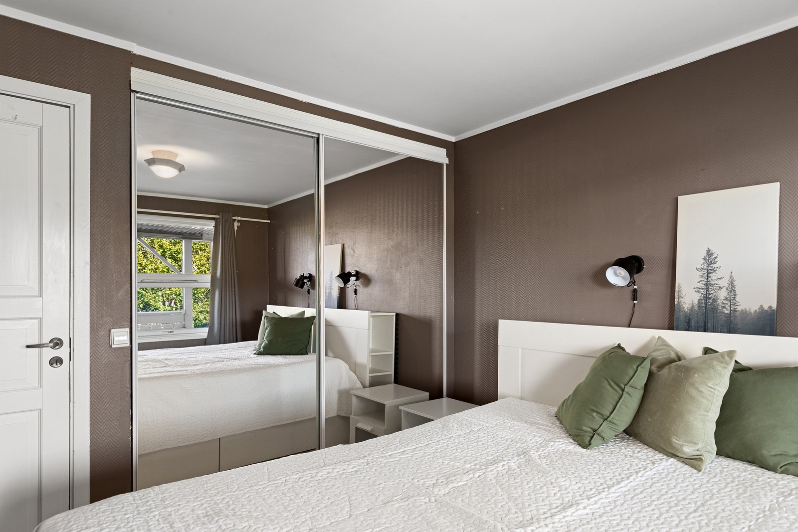 Rommet har integrert garderobeskap Galleribilde