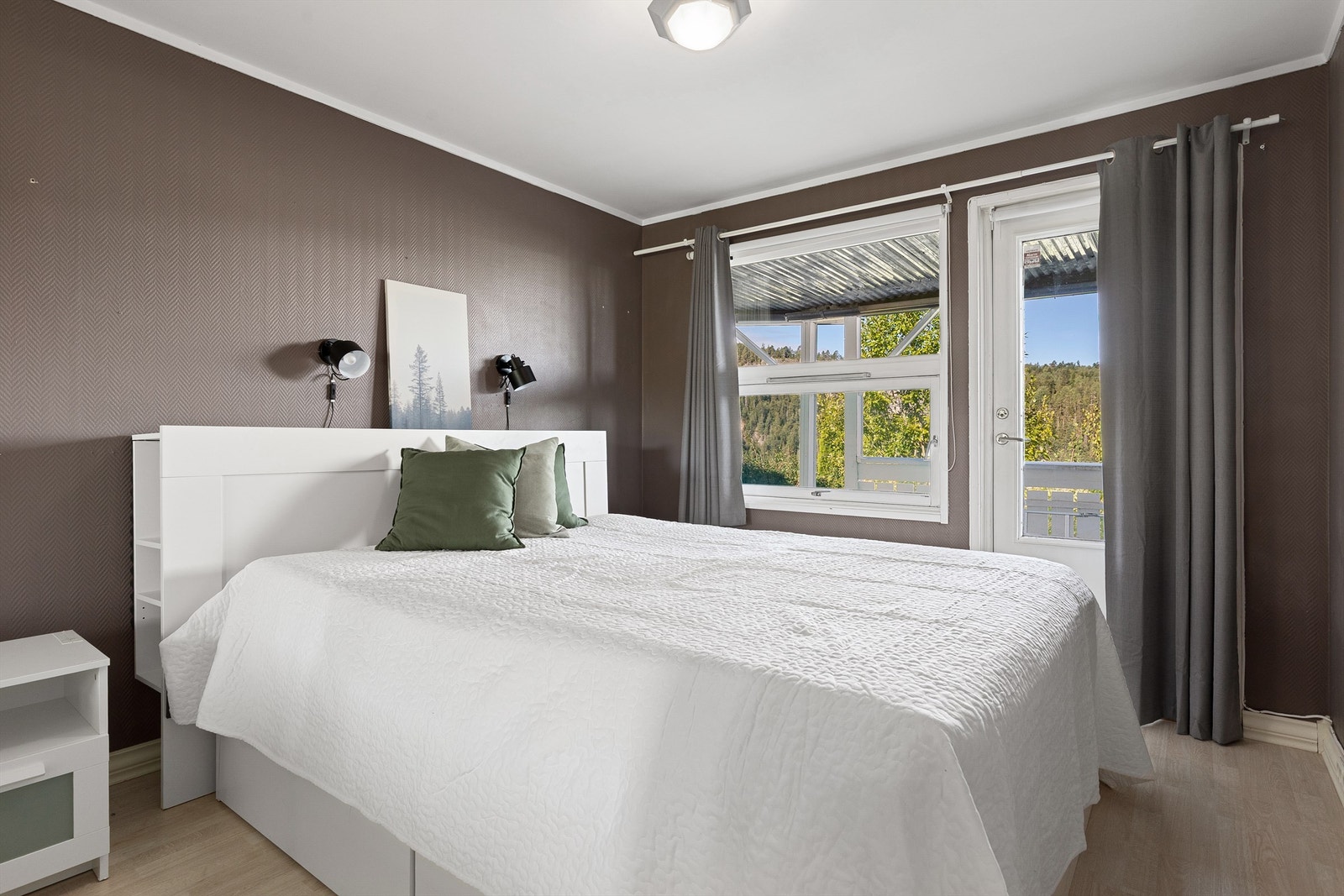 Hovedsoverom har plass til dobbeltseng og egen utgang til markterrasse Galleribilde