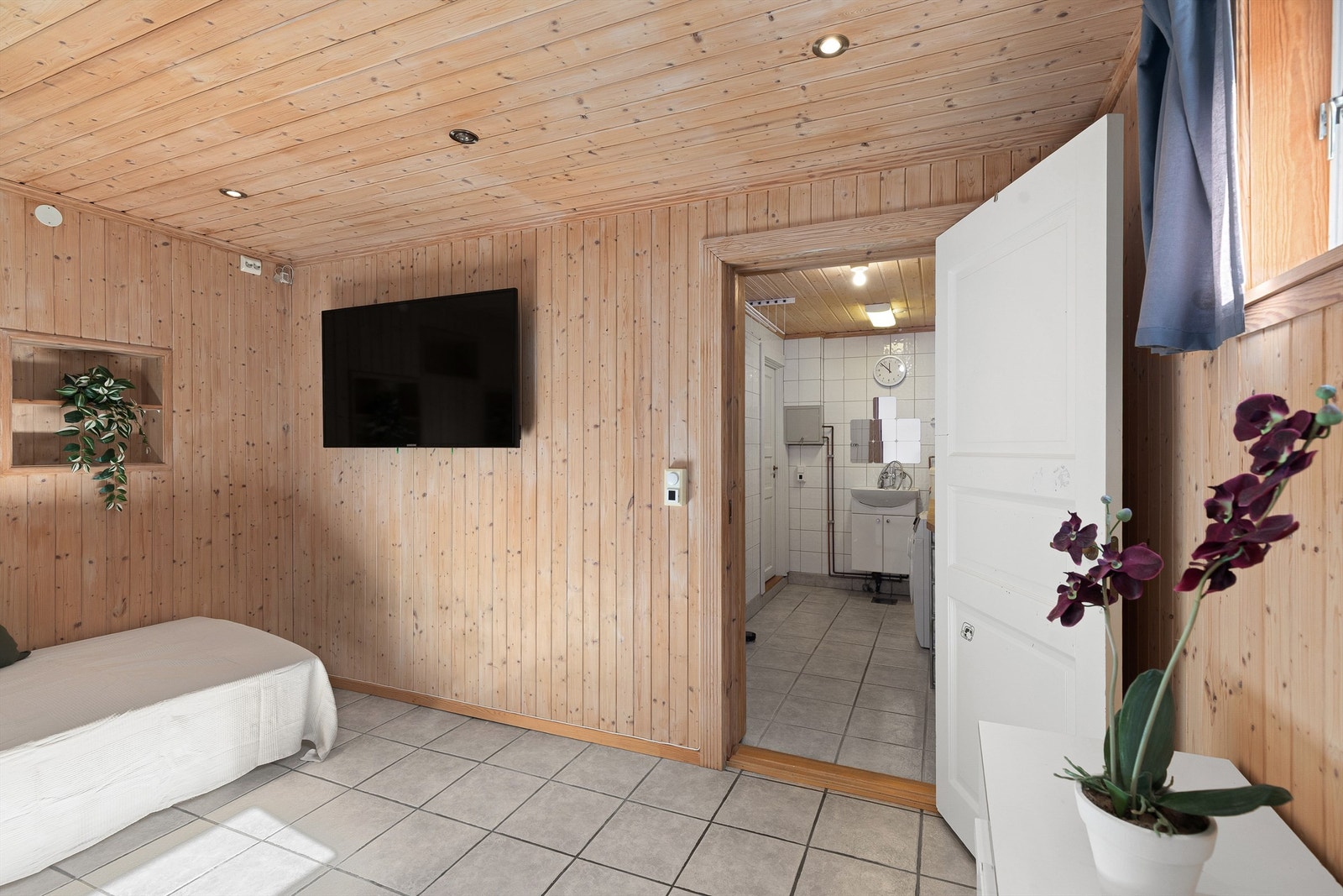 Rom brukt som soverom i underetasjen. Rommet er ikke godkjent for varig opphold Galleribilde