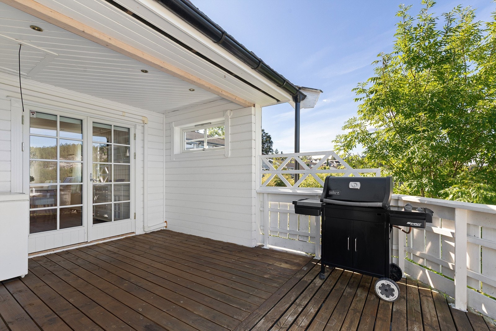 Her er det god plass til grill og diverse møblementer Galleribilde