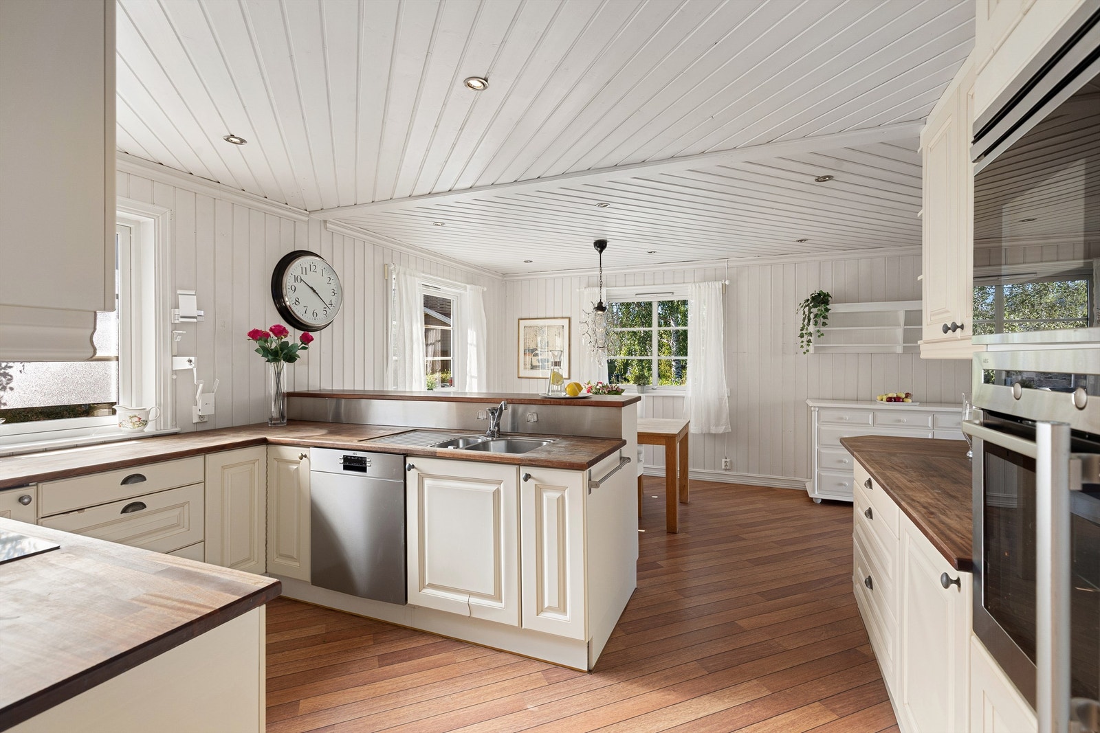 Åpen løsning til spisestuen Galleribilde