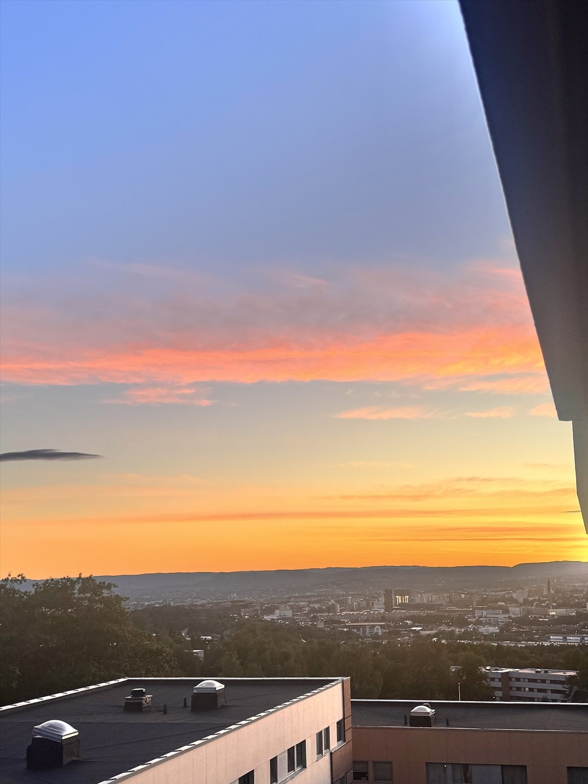 Flott utsikt over byen fra balkongen Galleribilde