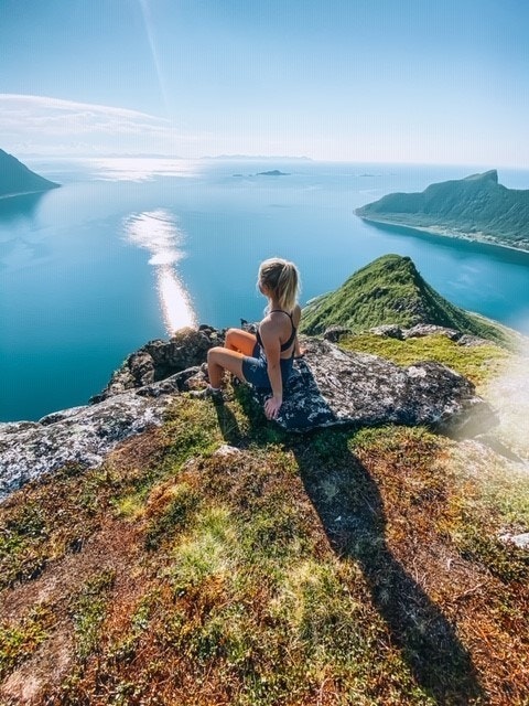 Nydelig utsikt fra Veimannsfjellet på andre siden av fjorden fra hyttefeltet. Galleribilde