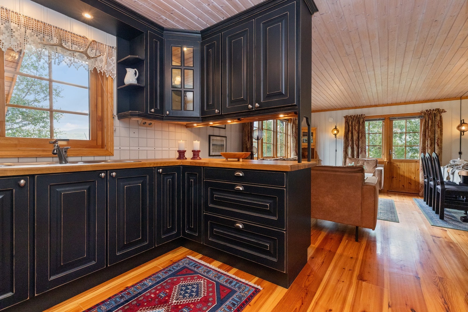 Godt med skap- og benkplass Galleribilde