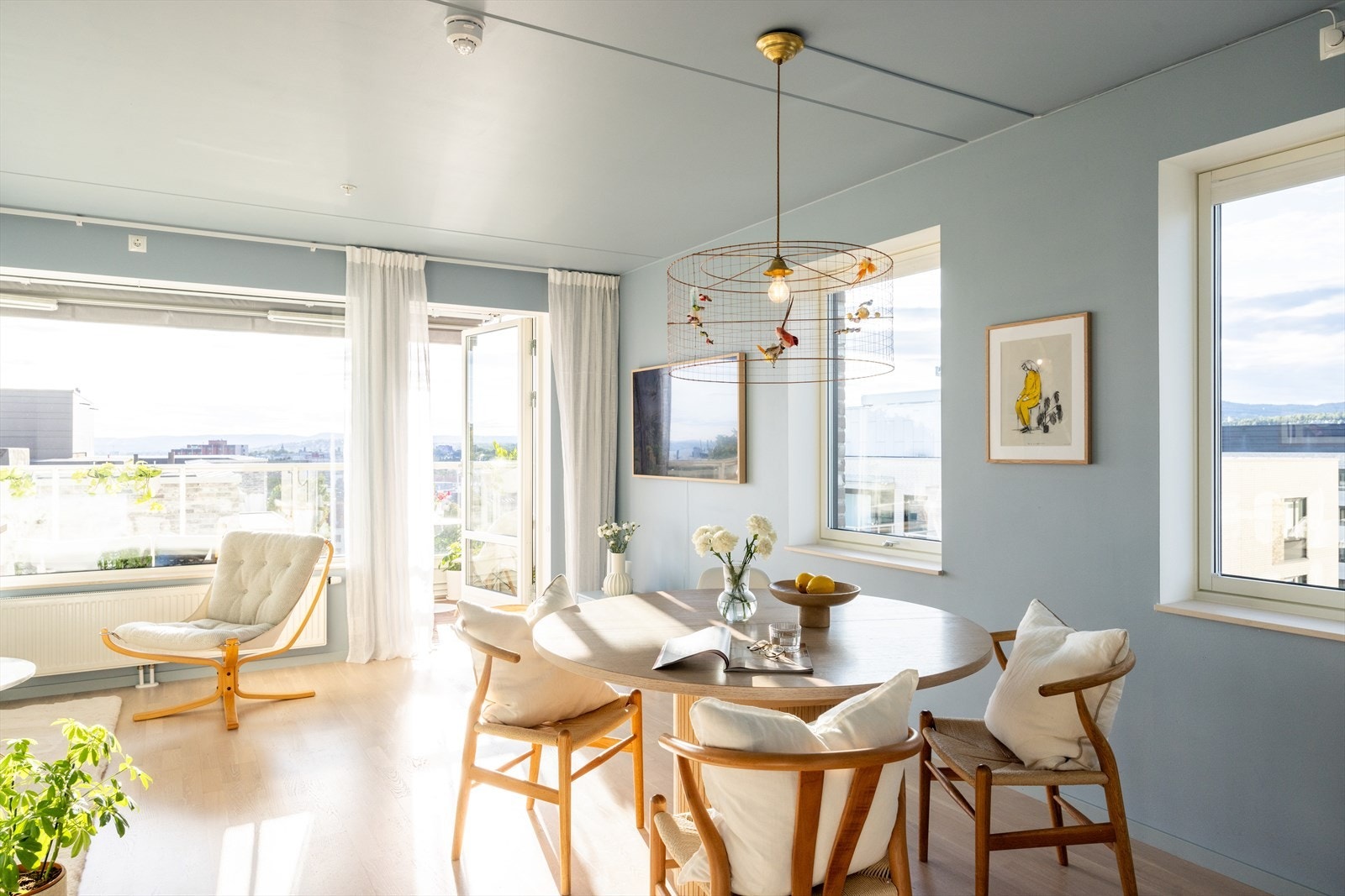 Delikat hjørneleilighet med flotte solforhold, fantastisk utsikt og attraktiv beliggenhet! Galleribilde