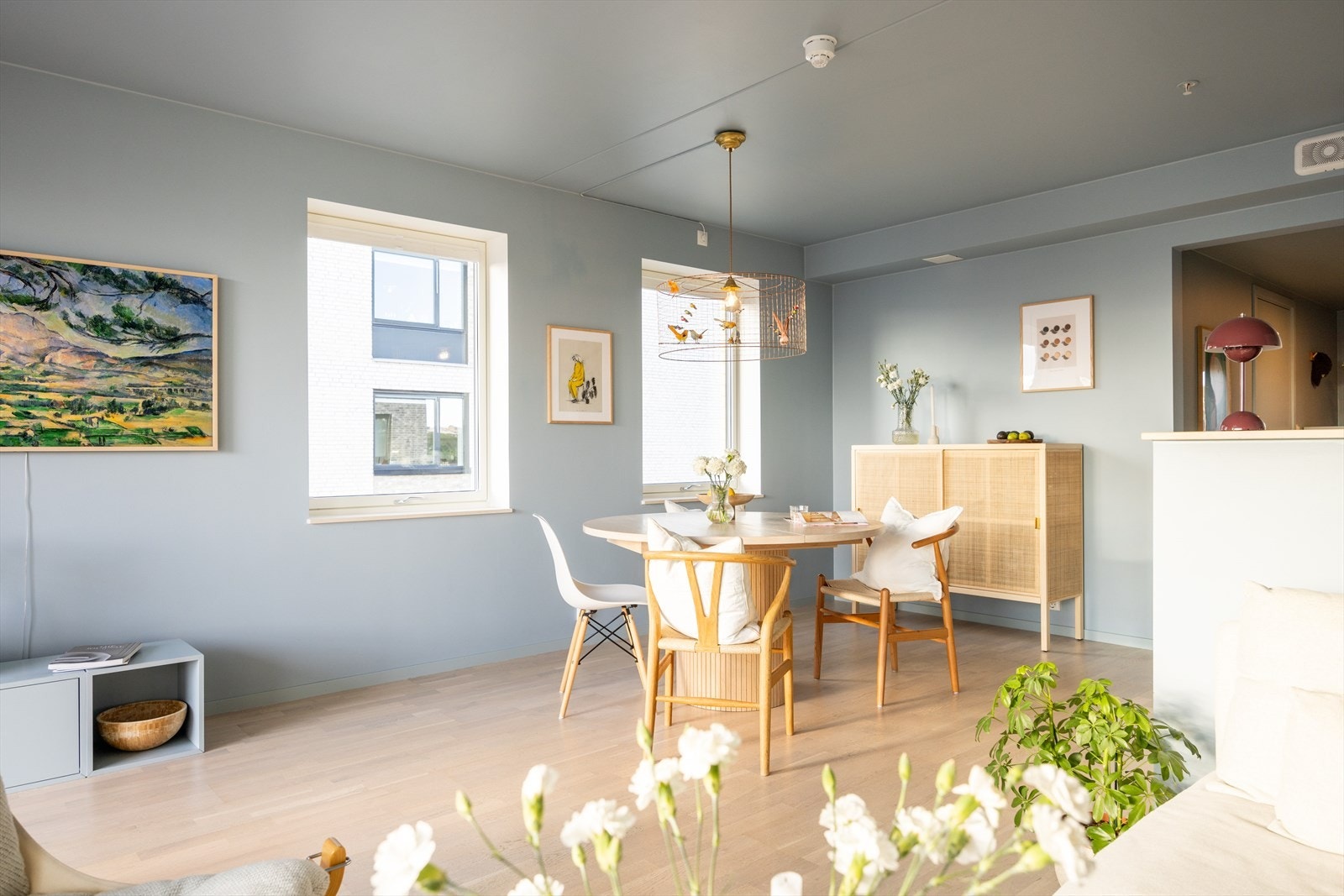 God plass til å invitere gjester på middagsbesøk og ha koselige stunder rundt middagsbordet. Galleribilde