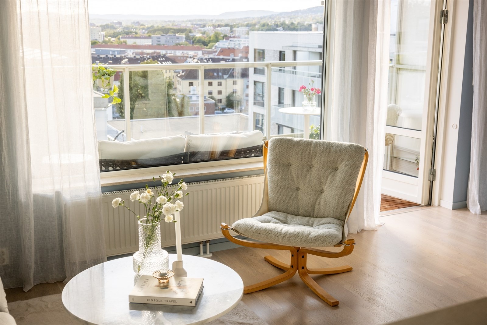 Leiligheten holder en gjennomgående god standard og et moderne uttrykk. Galleribilde