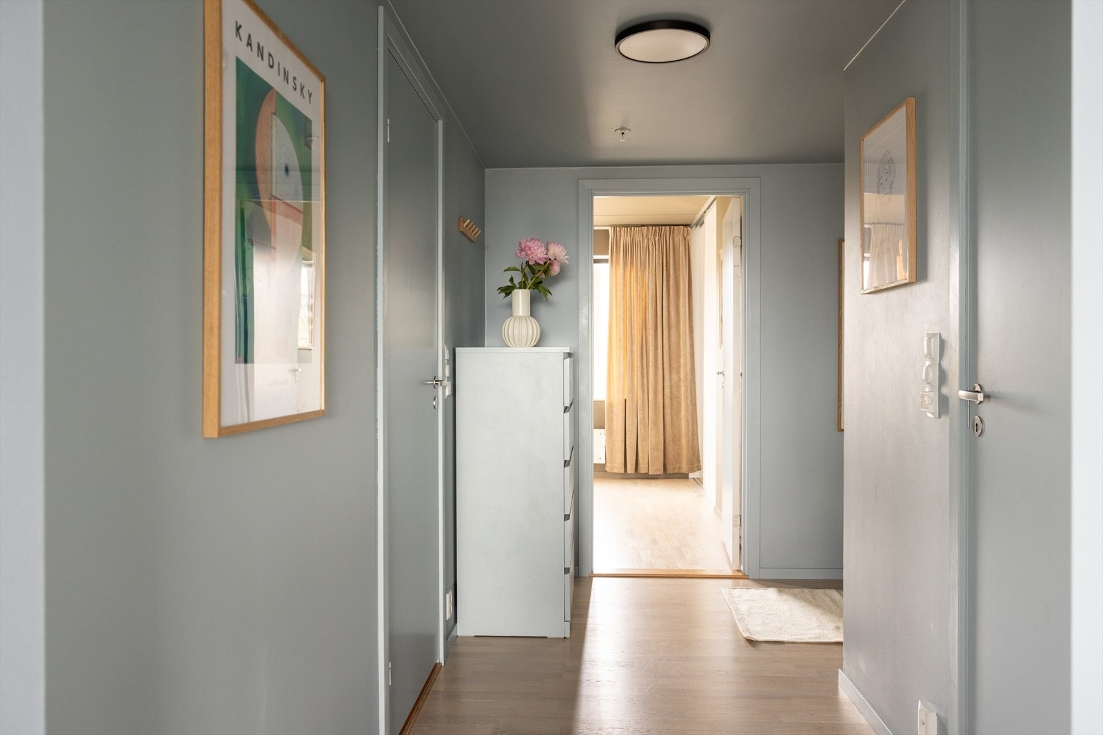 Soverommene er adskilt fra stue. Galleribilde