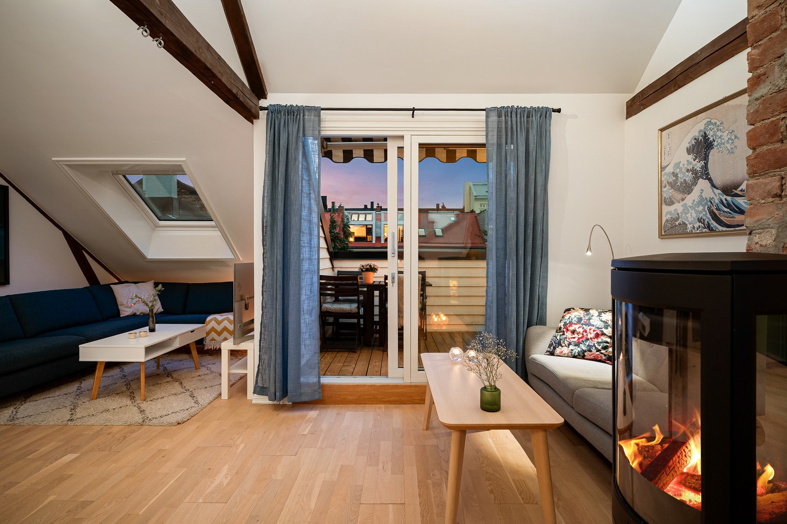 Fra stuen er det utgang til solrik takterrasse Galleribilde