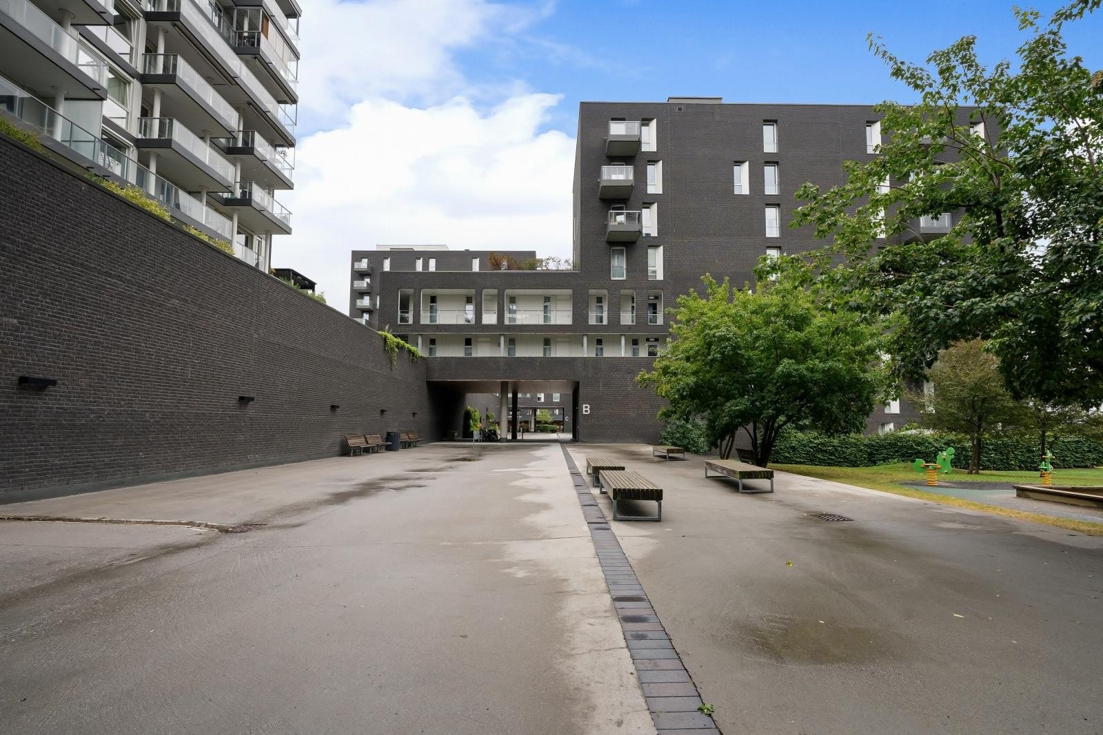 Mellom gårdene, i enden finner man barnehagen hvor man har fortrinnsrett Galleribilde