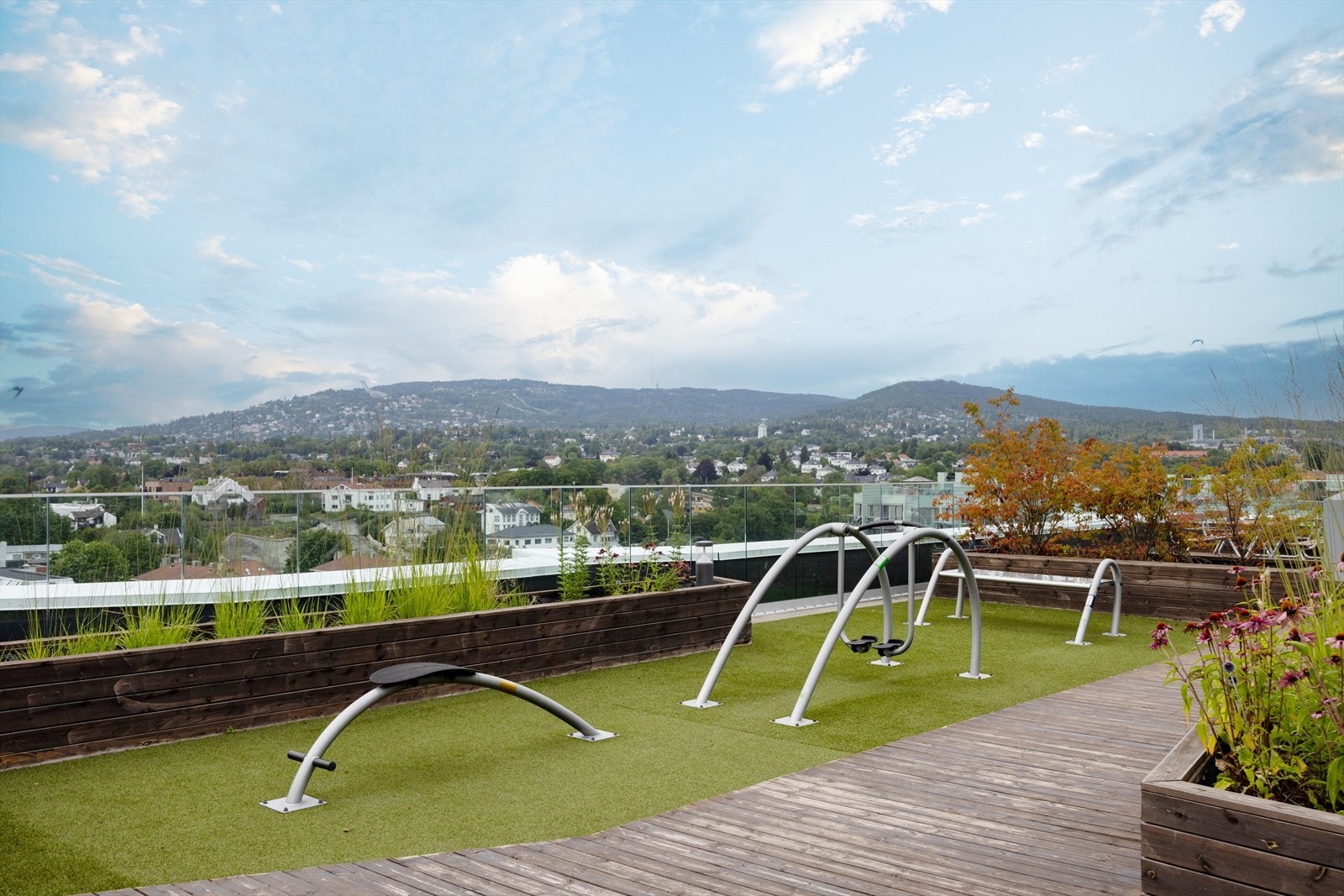 Treningsapparater er også å finne på takterrassen Galleribilde