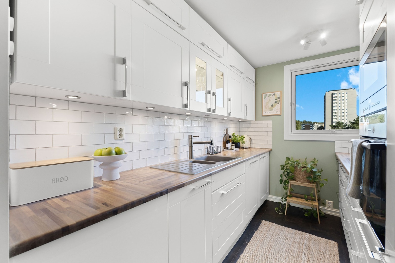 God benk- og skapplass Galleribilde