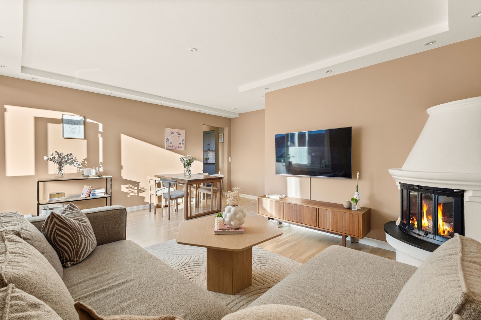 Lys og lekker 4-roms leilighet i 2. etasje på populære Manglerud Galleribilde