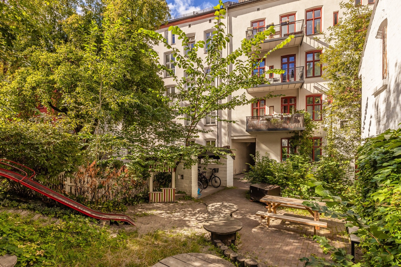 Sølvsmiekvartalet har mye historie og er av god størrelse med felles sykkelparkering og sittegrupper. Galleribilde